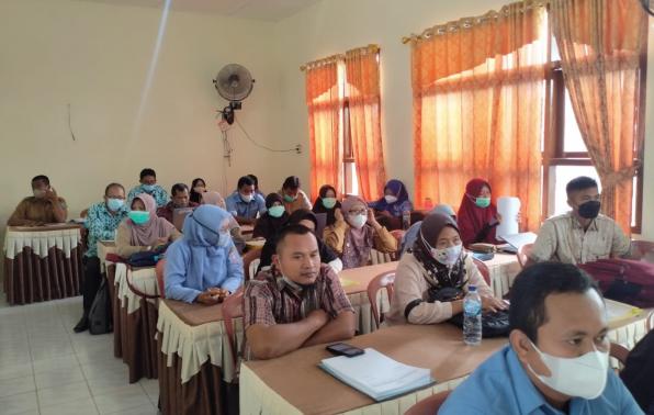 Pengelola keuangan APBD dan IPP dan Pengurus Barang di tiap-tiap Sekolah