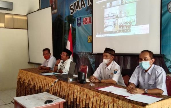 Dr. H Wahyudi Himawan, S.Si, MT Penyampaian Materi oleh Kepala Cabang Dinas Pendidikan Wilayah III