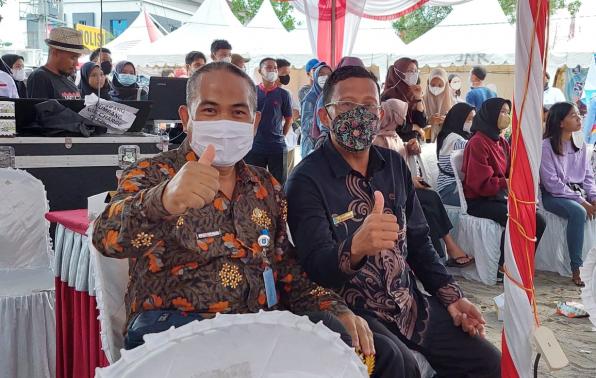 Kepala Cabang Dinas Wilayah III H.Nopizar Dwipurnama Foto Bersama Pada Acara Penutupan Edufair 2021