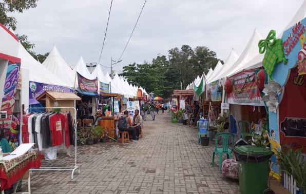Foto Stand Bazar (Tenda) Kegiatan Edufair 2021