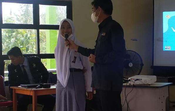 Mini Game Kegiatan Customs Goes to School Narasumber KPPBC TMP C Pangkalpinang