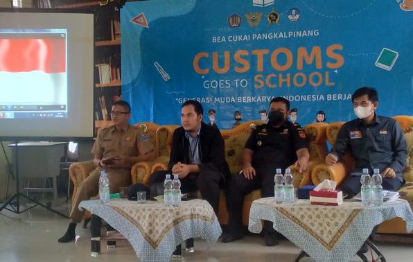 Kepala Sekolah SMAN 1 Lepar Pongok, Cabdnindik Wil III dan Narasumber dari KPPBC TMP C Pangkalpinang Kepala Sekolah SMAN 1 Lepar Pongok, Cabdnindik Wil III dan Narasumber dari KPPBC TMP C Pangkalpinang