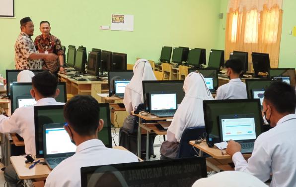 Kegiatan ANBK di SMA Negeri 1 PAYUNG Kassubag TU Cabang Dinas Wilayah III bersama Kasek