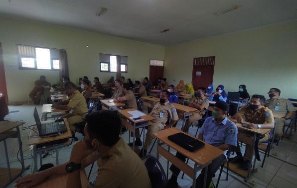 Cabang Dinas Pendidikan Wilayah III Foto Kepala Sekolah dan Pengurus Sekolah