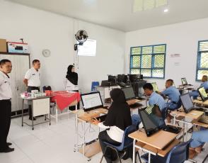 Kassubag TU Cabang Dinas Wilayah III bersama Kasek dan Proktor